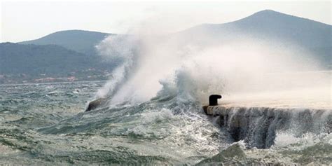 Stormy sirocco wind - Adriatic (Croatian side) late spring 2018 | Croatie