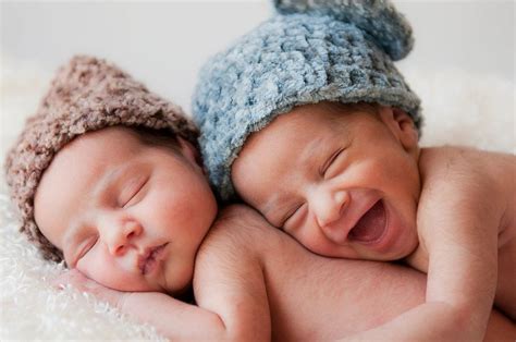 Twins. 5 Days | Cute twins, Twin babies, Baby photos