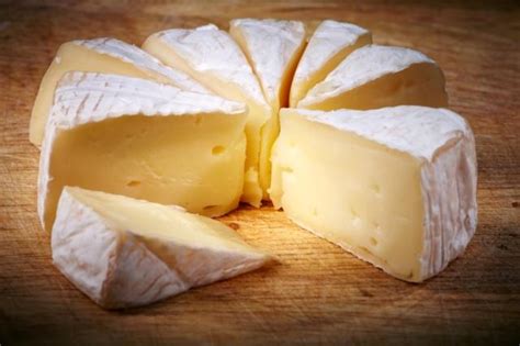 The Best Food in France: Cheese Tasting in Paris | Auto Europe