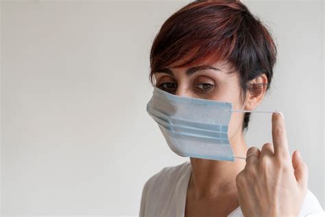 Premium Photo | Portrait of nurse explaining steps of wearing a face mask covering possible ...