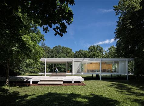 Farnsworth House designed by Mies van der Rohe for Edith Farnsworth - Domus