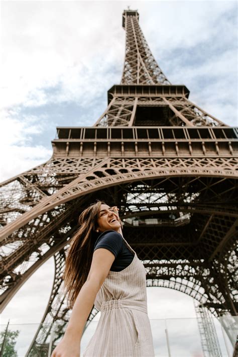 10 Instagram-Worthy Eiffel Tower Pose Ideas | Photographs By Teresa