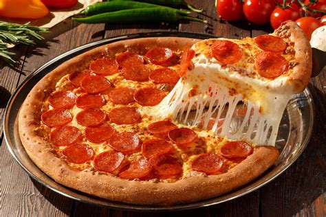 Best Super Bowl Pizza Deals 2021: Pizza Hut & More Pizza Specials - Thrillist