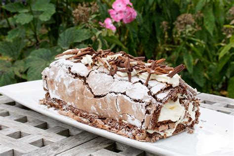 Chocolate Roulade (Serves 8) - Glamping Holiday