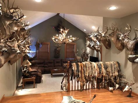 Pin by Denise Clegg on Hunting trophy room ideas | Hunting decor living ...