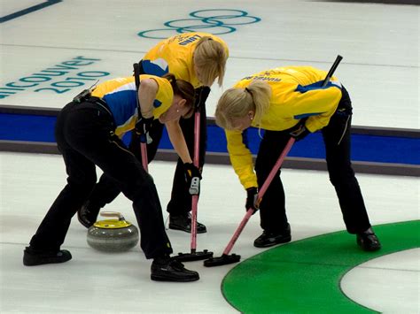 » Curling. You’ve seen it, but what is it?