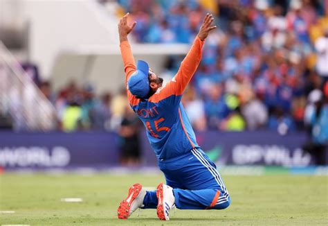 Rohit Sharma and Virat Kohli hug it out | ESPNcricinfo.com