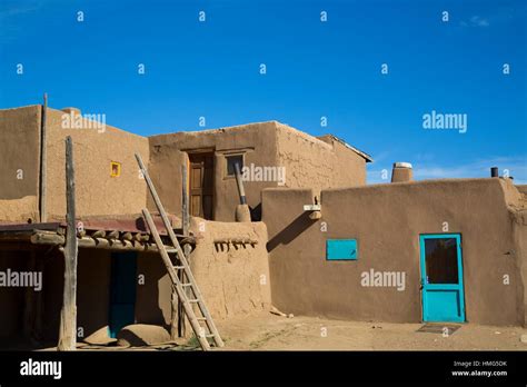 Taos Pueblo, UNESCO World Heritage Site, Pueblo Dates to 1000 AD, New ...