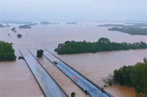 Cyclone Jasper: 300mm in 6 hours: floods drown tourism, agriculture ...