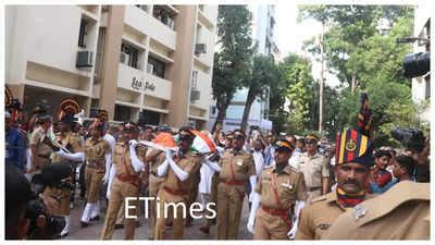 Legendary Sulochana Latkar laid to rest with full state honours as celebs, leaders pay tributes ...