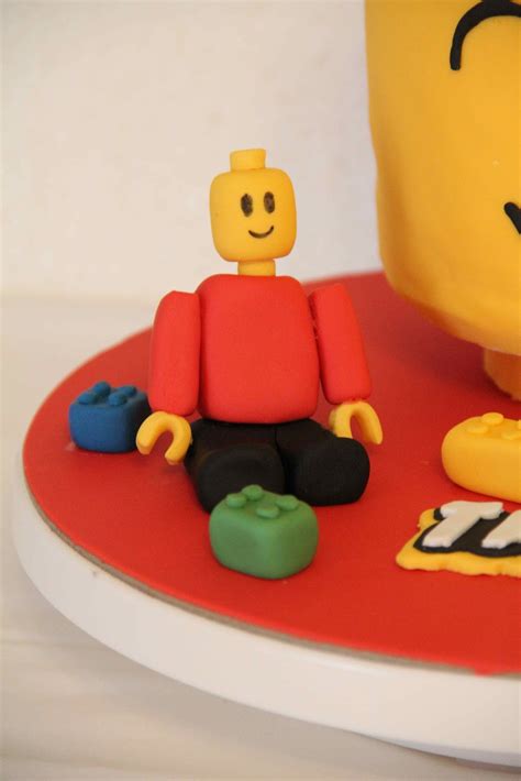 Bakerz Dad: Lego Head Cake