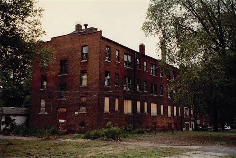 Wilshire Apartments - 1997 pre-renovation photos gallery — Historic Detroit