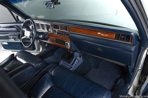 Lincoln Town Car 1989 Interior