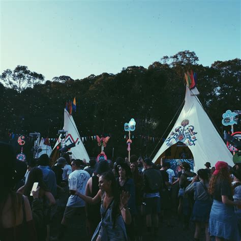 Lex Weinstein: Splendour Bender // Festival Fun with Sally Mustang