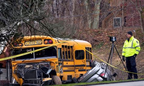 School Bus Crashes in New York Suburb; Injuries Reported | The Epoch Times