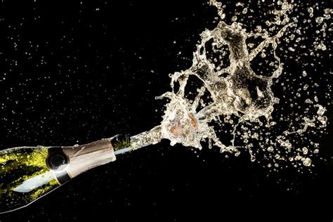 Sparkling Wine vs Champagne - What's The Difference? • Winetraveler