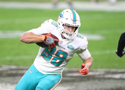 Miami Dolphins could tag or tag and trade Mike Gesicki