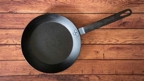 Best Carbon Steel Pan 2022: 5+ Detailed Reviews - The U.S Kitchen