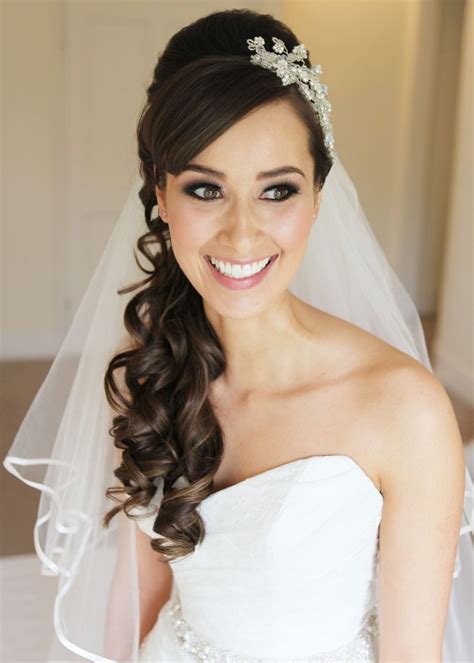 20 Photos Wedding Hairstyles with Extra-long Veil with a Train