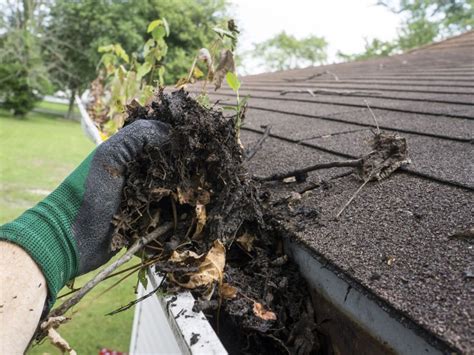 How to do gutter maintenance?