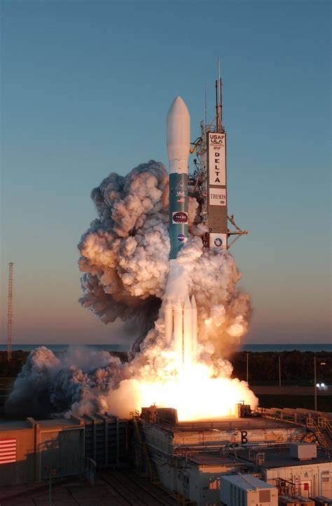 File:Clouds of smoke around the 323rd Delta rocket on launch pad 17B.jpg - Wikimedia Commons