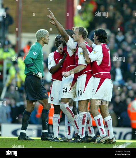 ARSENAL - THIERRY HENRY Stock Photo: 107738439 - Alamy