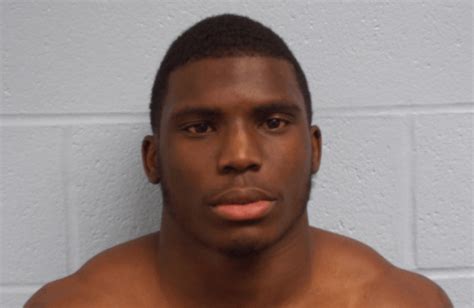 Tyreek Hill arrested on domestic violence complaint | Pistols Firing