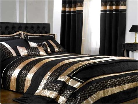 Resemblance of Black and Gold Bedding Sets for Adding Luxurious Bedroom Decors | Bedroom ...