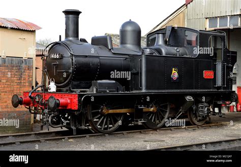 GWR 1400 Class 0-4-2T No 1466 stands outside the shed at Didcot Railway Centre Stock Photo - Alamy