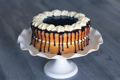 Boston Cream Cake 2020 | Boston cream cake, Cake, Custom cakes