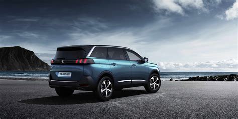 PEUGEOT reveals 2017 5008 SUV