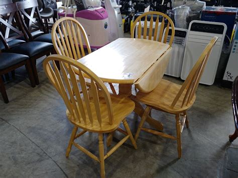 LIGHT WOOD DROP-LEAF DINING TABLE WITH 4 CHAIRS - Able Auctions