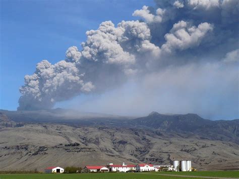 Reducing the economic damage from volcanic ash clouds