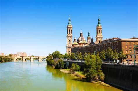 Free Photo | View of cathedral and ebro river in zaragoza