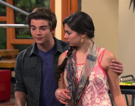 Image - Max Holding Phoebe.jpg | The Thundermans Wiki | FANDOM powered ...