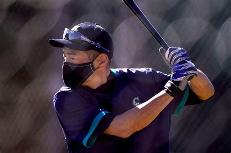 Don’t call it a comeback: Ex-Yankees outfielder Ichiro Suzuki gets some ...