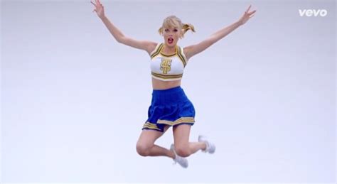 Taylor Swift ‘Shake It Off’ Outtakes [VIDEO]