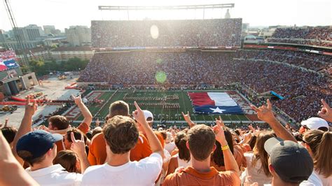 UT-Austin football players say they were forced to stay on field for ...