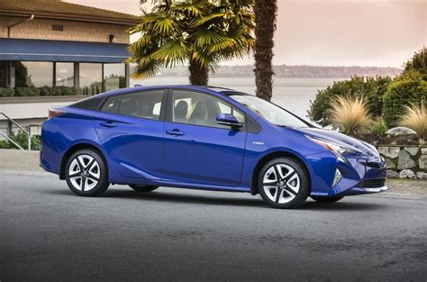 The 2017 Toyota Prius: Canada’s green car of the year | Toyota Canada