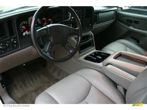 Gray/Dark Charcoal Interior 2004 Chevrolet Suburban 1500 LT Photo #39301349 | GTCarLot.com