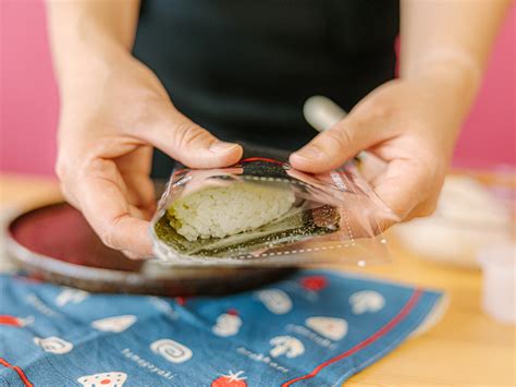 Conbini Onigiri | Plastic sheets for your rice balls – Bento&co