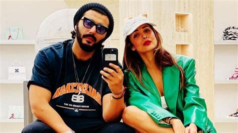 Arjun Kapoor's selfie with 'shopaholic' Malaika Arora in blazer and ...