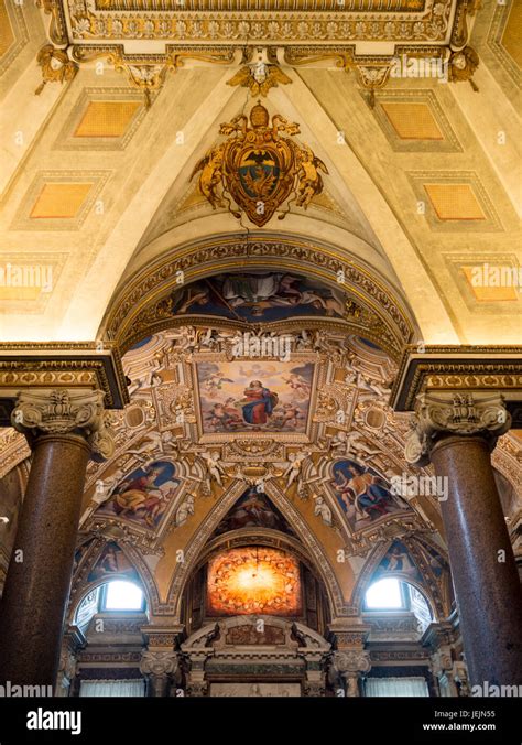 Interior of Santa Maria Maggiore Basilica, Rome Stock Photo - Alamy