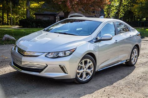 2019 Chevrolet Volt: The plug-in hybrid champ gets even better - CNET