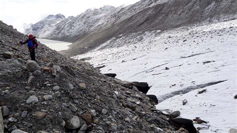 On the lateral moraine of the glacier : Photos, Diagrams & Topos : SummitPost