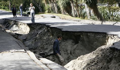 Christchurch eastern suburbs boosted by earthquake volunteers | Stuff.co.nz