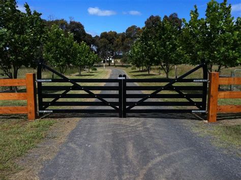 Wooden Gates Victoria: Farm | Tudor | Country | Driveway | Farm entrance, Farm gates entrance ...