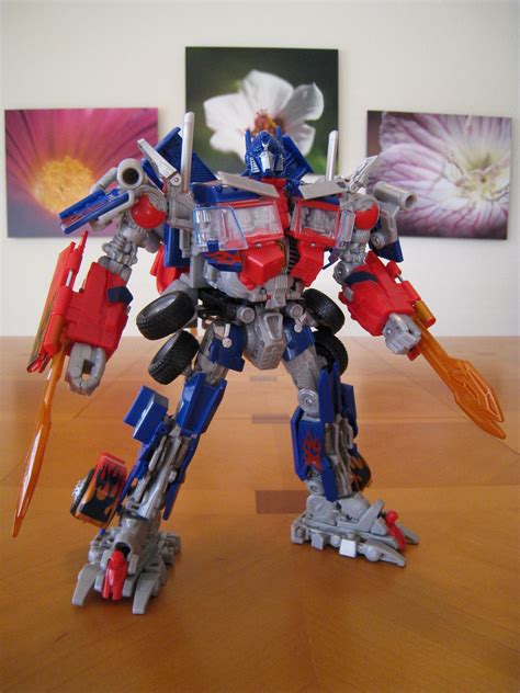 Optimus Prime - Robot mode | Here he is: the leader class ve… | Flickr