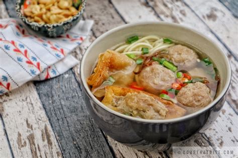 Indonesian Meatball Soup - Bakso - lovethatbite.com