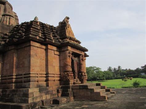 Exploring Rajarani Temple in Bhubaneswar